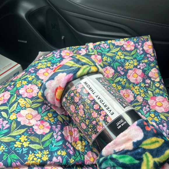 Tote and Blanket - Picture 2 of 2